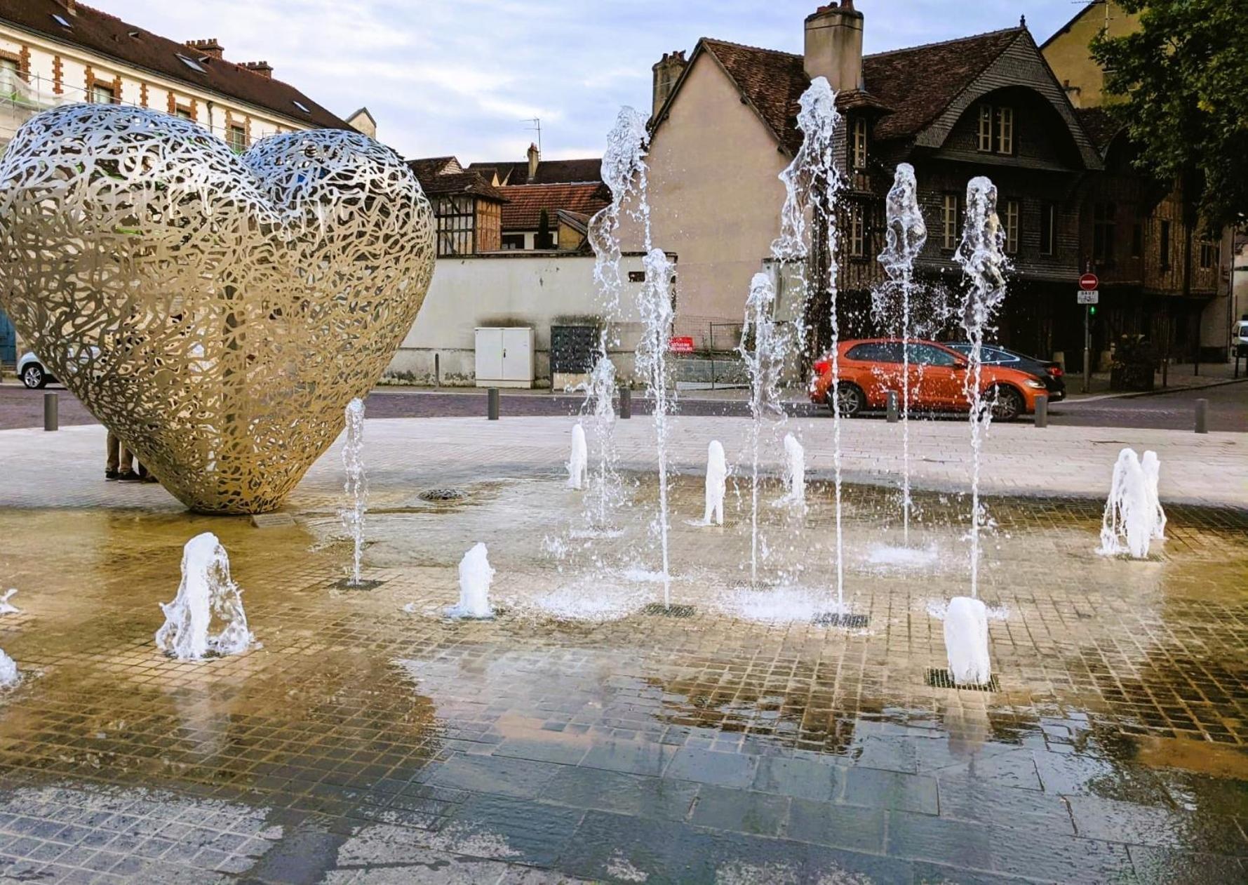 Апартаменты Au Coeur De Troyes - Calme Et Confort Экстерьер фото